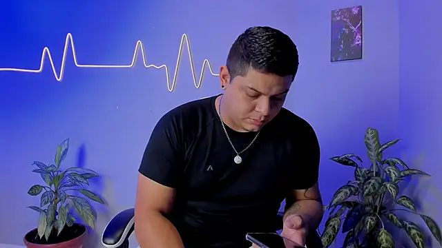 Snapshot of Maximus_Steel chatting on November 13, 2025, 11:47 am Maximus Steel online show from November 13, 2025, 11:47 am