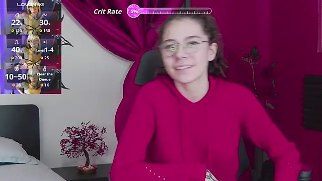 RavennMoonn online show from September 30, 2025, 7:53 pm