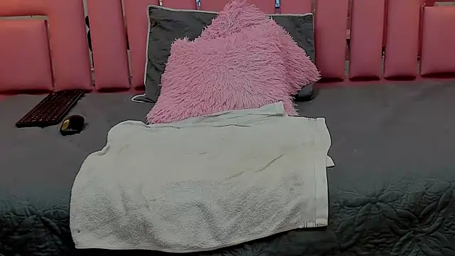 Snapshot of ALYANNA_HOT_ chatting on September 21, 2025, 12:43 pm ALYANNA HOT online show from September 21, 2025, 12:43 pm