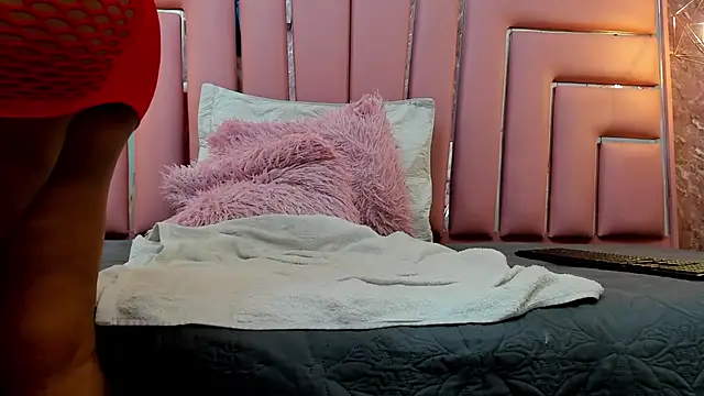 Snapshot of ALYANNA_HOT_ chatting on February 14, 2026, 12:27 pm ALYANNA HOT online show from February 14, 2026, 12:27 pm