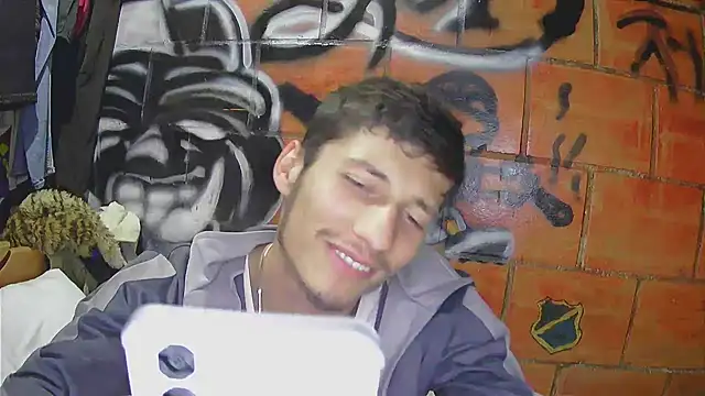 alexandercruz online show from May 22, 2026, 11:36 pm