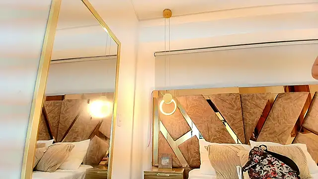 zarah andrew   online show from December 15, 2025, 12:00 pm