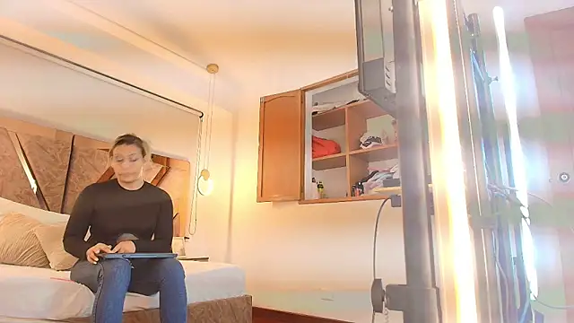 zarah andrew   online show from November 23, 2025, 12:37 pm