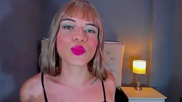 Snapshot of OrianaSaenz_ chatting on November 11, 2025, 8:14 pm OrianaSaenz online show from November 11, 2025, 8:14 pm