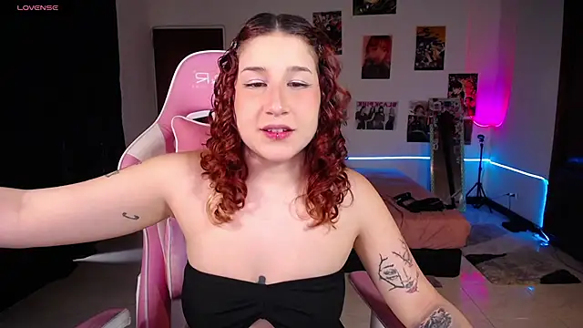 hazyjane  online show from October 17, 2025, 4:42 pm