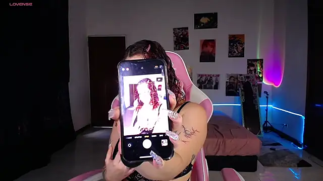 hazyjane  online show from October 19, 2025, 5:48 pm