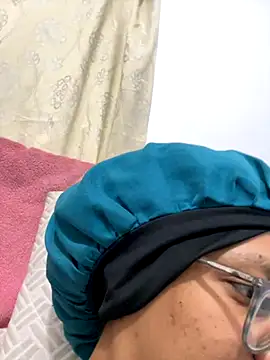 Snapshot of Valen1800 chatting on November 26, 2025, 12:54 am Valen1800 online show from November 26, 2025, 12:54 am