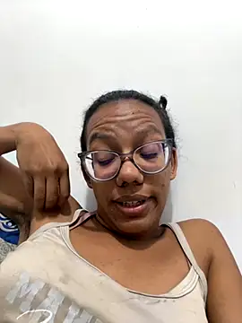 Snapshot of Valen1800 chatting on December 4, 2025, 12:09 am Valen1800 online show from December 4, 2025, 12:09 am