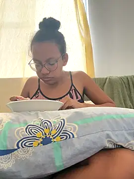 Snapshot of Valen1800 chatting on November 30, 2025, 4:08 pm Valen1800 online show from November 30, 2025, 4:08 pm