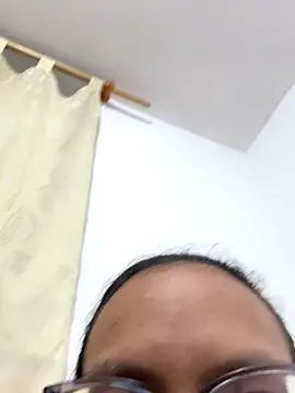 Snapshot of Valen1800 chatting on November 21, 2025, 1:37 am Valen1800 online show from November 21, 2025, 1:37 am