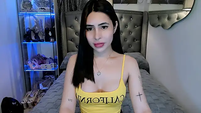 Snapshot of Claudia_empress chatting on October 13, 2025, 8:21 pm Claudia empress online show from October 13, 2025, 8:21 pm