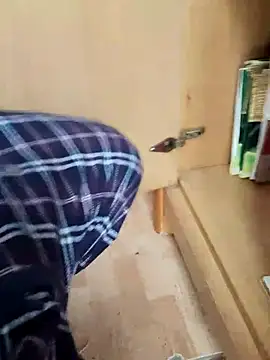 Snapshot of Reverto2 chatting on December 16, 2025, 2:21 pm Reverto2 online show from December 16, 2025, 2:21 pm