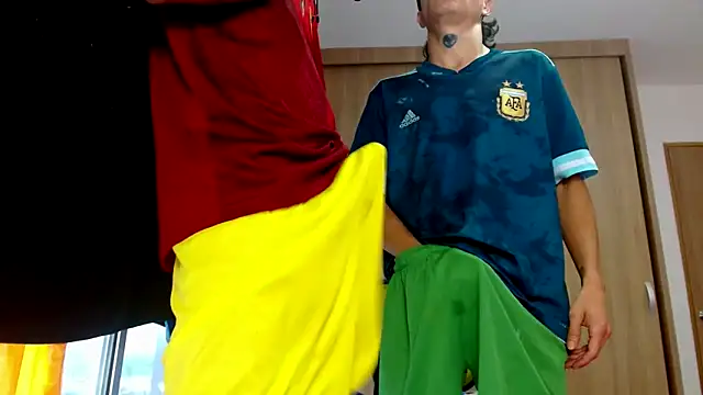 Snapshot of skinny23cm chatting on January 3, 2025, 12:07 pm skinny23cm online show from January 3, 2025, 12:07 pm