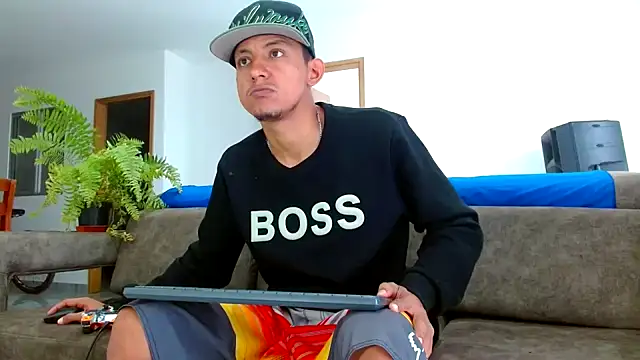 Snapshot of skinny23cm chatting on January 28, 2025, 12:54 pm skinny23cm online show from January 28, 2025, 12:54 pm