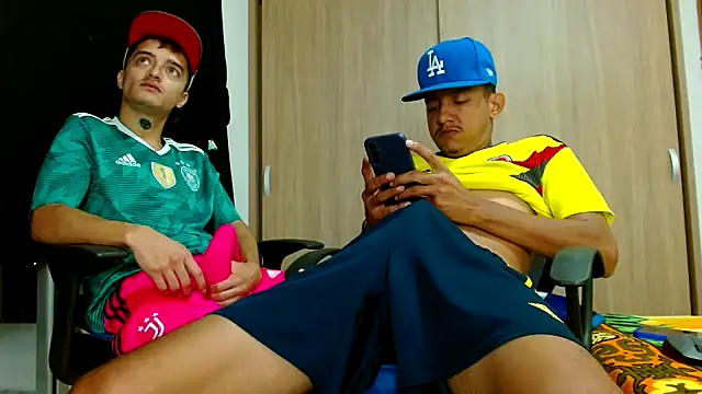 Snapshot of skinny23cm chatting on March 6, 2025, 9:25 am skinny23cm online show from March 6, 2025, 9:25 am