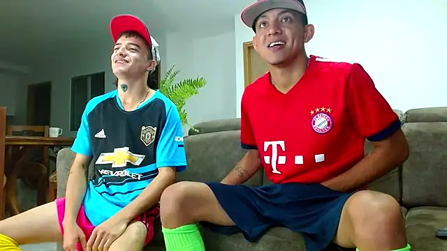 Snapshot of skinny23cm chatting on December 22, 2024, 10:17 am skinny23cm online show from December 22, 2024, 10:17 am