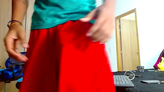 Snapshot of skinny23cm chatting on January 7, 2025, 9:40 am skinny23cm online show from January 7, 2025, 9:40 am