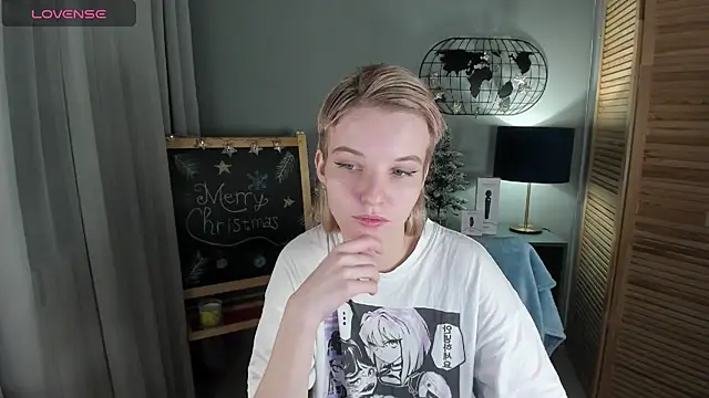 Snapshot of Madelaineses chatting on December 21, 2025, 8:49 am Madelaineses online show from December 21, 2025, 8:49 am