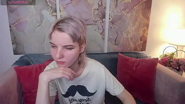 Snapshot of Madelaineses chatting on January 11, 2026, 9:16 am Madelaineses online show from January 11, 2026, 9:16 am