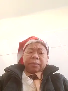 Snapshot of VangLe73 chatting on December 18, 2025, 12:49 am VangLe73 online show from December 18, 2025, 12:49 am