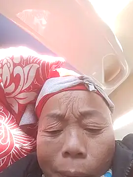 Snapshot of VangLe73 chatting on December 15, 2025, 6:08 am VangLe73 online show from December 15, 2025, 6:08 am