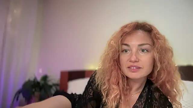 Reddgiirl online show from May 20, 2026, 7:55 pm