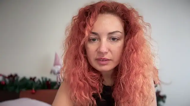 Reddgiirl online show from December 19, 2025, 9:44 am