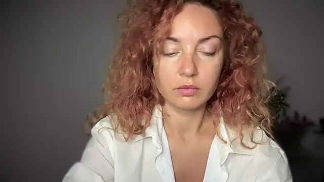 Reddgiirl online show from October 7, 2025, 4:57 am