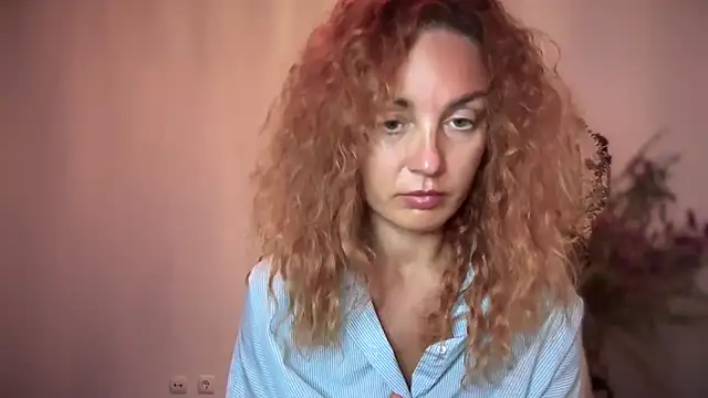 Reddgiirl online show from October 9, 2025, 7:14 pm