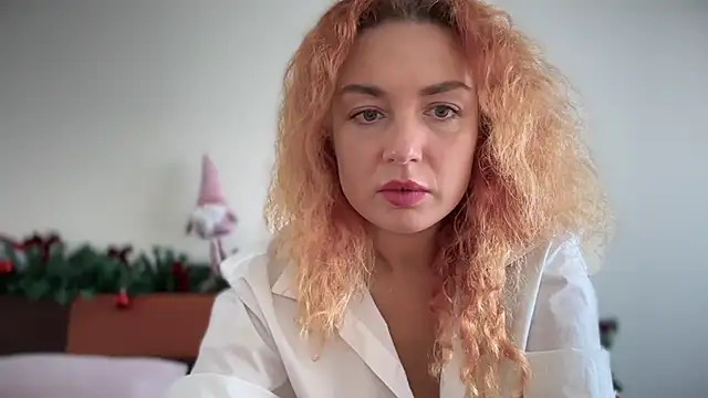 Reddgiirl online show from December 17, 2025, 9:58 am