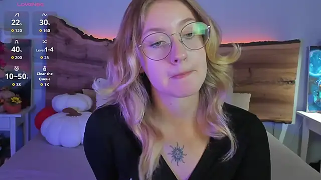 Nerissa xo online show from October 3, 2025, 8:10 pm