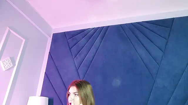 Evelisse online show from March 9, 2026, 5:55 am