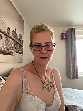 Curvy-Jinx online show from November 2, 2025, 3:39 pm