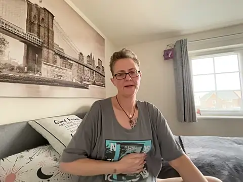 Curvy-Jinx online show from March 13, 2026, 8:41 am