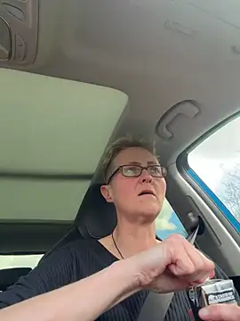 Curvy-Jinx online show from April 18, 2026, 1:13 pm