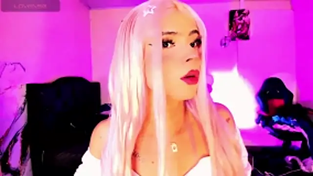 Rossedewitt  online show from April 18, 2026, 8:42 pm