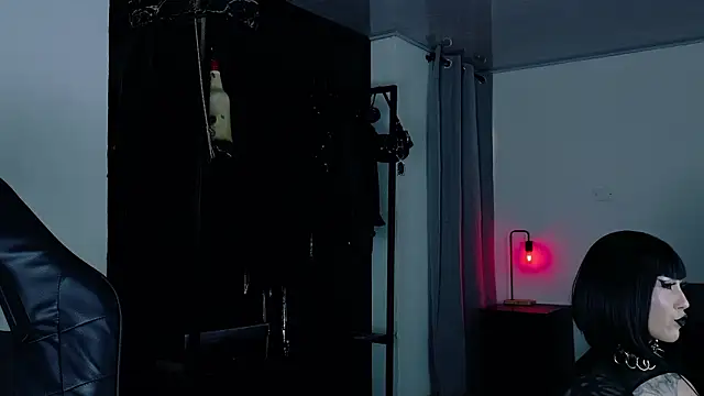 Angelabl0odborne online show from February 11, 2026, 5:35 pm