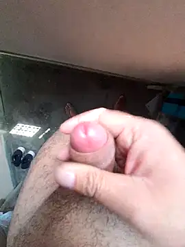 Snapshot of MaxB057 chatting on October 24, 2025, 6:12 am MaxB057 online show from October 24, 2025, 6:12 am