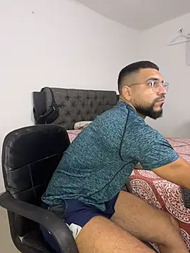 Snapshot of vincentjaxon chatting on November 11, 2025, 10:10 am vincentjaxon online show from November 11, 2025, 10:10 am