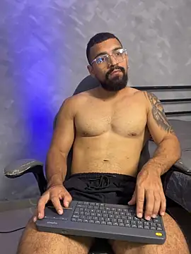 vincentjaxon online show from April 18, 2026, 7:07 pm