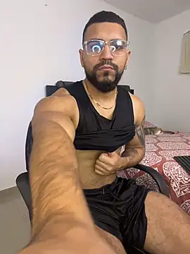 Snapshot of vincentjaxon chatting on November 13, 2025, 10:19 am vincentjaxon online show from November 13, 2025, 10:19 am