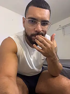 Snapshot of vincentjaxon chatting on October 26, 2025, 11:21 am vincentjaxon online show from October 26, 2025, 11:21 am