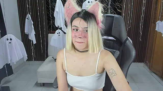 Snapshot of Anna17_ chatting on October 28, 2025, 11:09 am Anna17 online show from October 28, 2025, 11:09 am