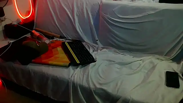 Luv2SuckBWC92 online show from October 25, 2025, 5:17 am