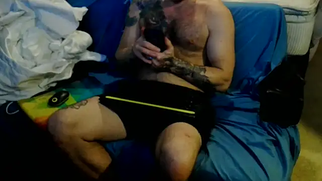 Luv2SuckBWC92 online show from October 14, 2025, 6:47 am