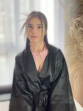 Snapshot of Sofi_Leal chatting on November 5, 2025, 12:08 pm Sofi Leal online show from November 5, 2025, 12:08 pm