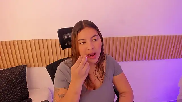 OliviaSweett online show from October 30, 2025, 7:00 pm