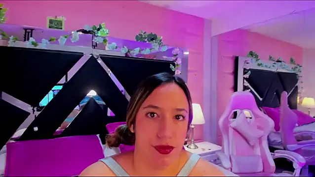 LilaRoussexx online show from November 17, 2025, 4:22 pm