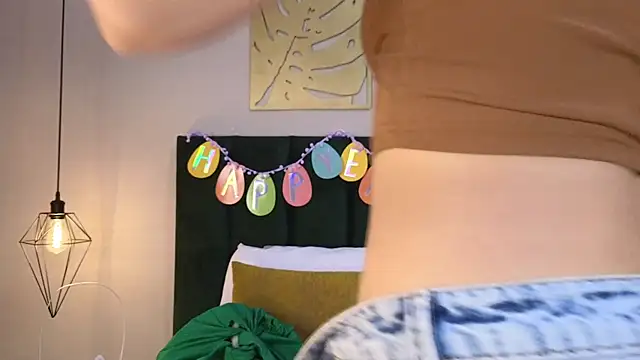 LunaAspen  online show from April 1, 2026, 6:05 pm