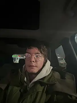 Snapshot of Hungboxer69 chatting on November 6, 2025, 5:33 am Hungboxer69 online show from November 6, 2025, 5:33 am